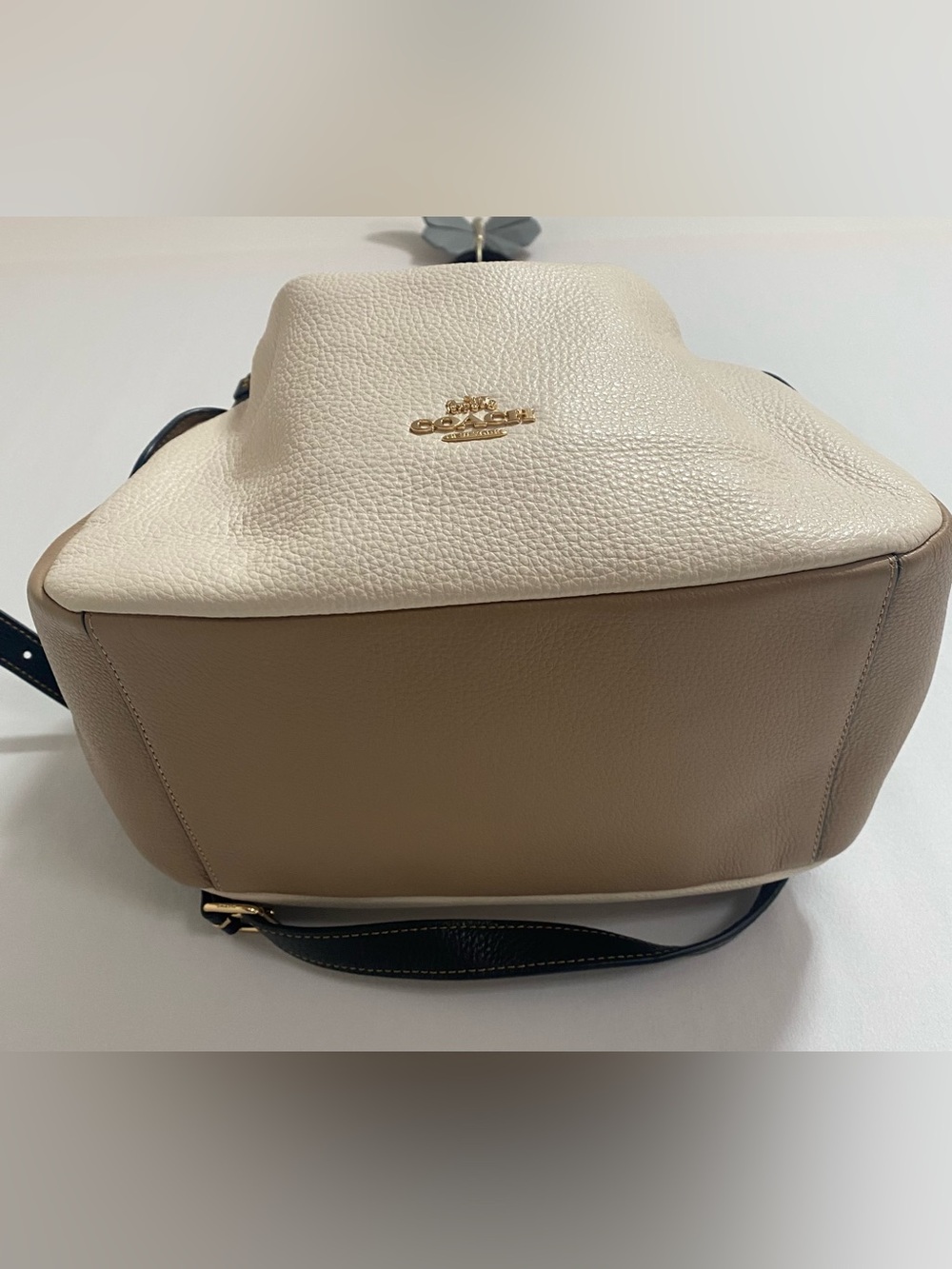 Coach Cream and Black Shoulder Bag - Picture 10 of 16